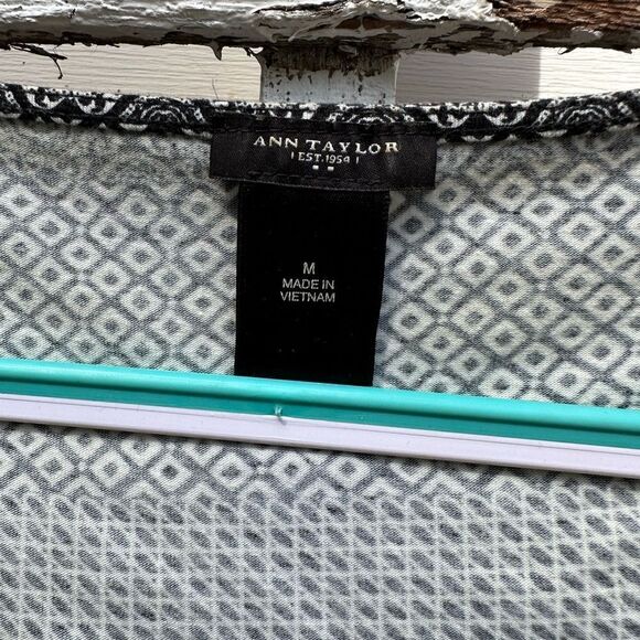EUC Ann Taylor Top - Picture 3 of 4